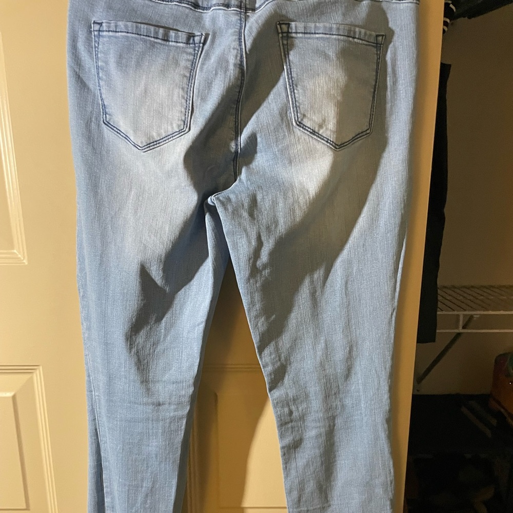 Jeans - Picture 2 of 3